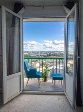 Renovated 2-Bed Apartment 2 min from Lyon